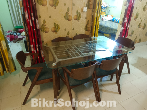 6 Site Dining Table
